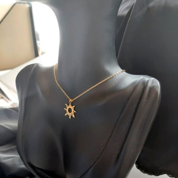 GOLD PLATED SUN PENDANT NECKLACE WITH INSPIRATION CARD - Picture 10 of 13